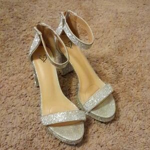 Windsor "Oh my shine" heels